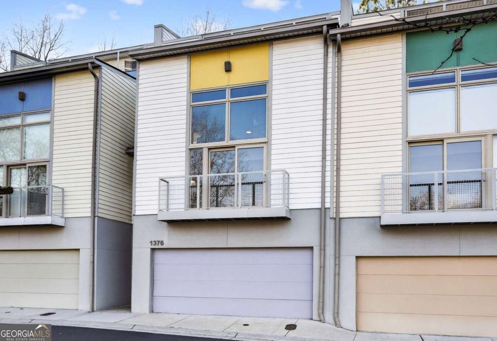 Photo of 1376 Stirling Circle NW, Atlanta, GA 30318 (MLS # 10702367)