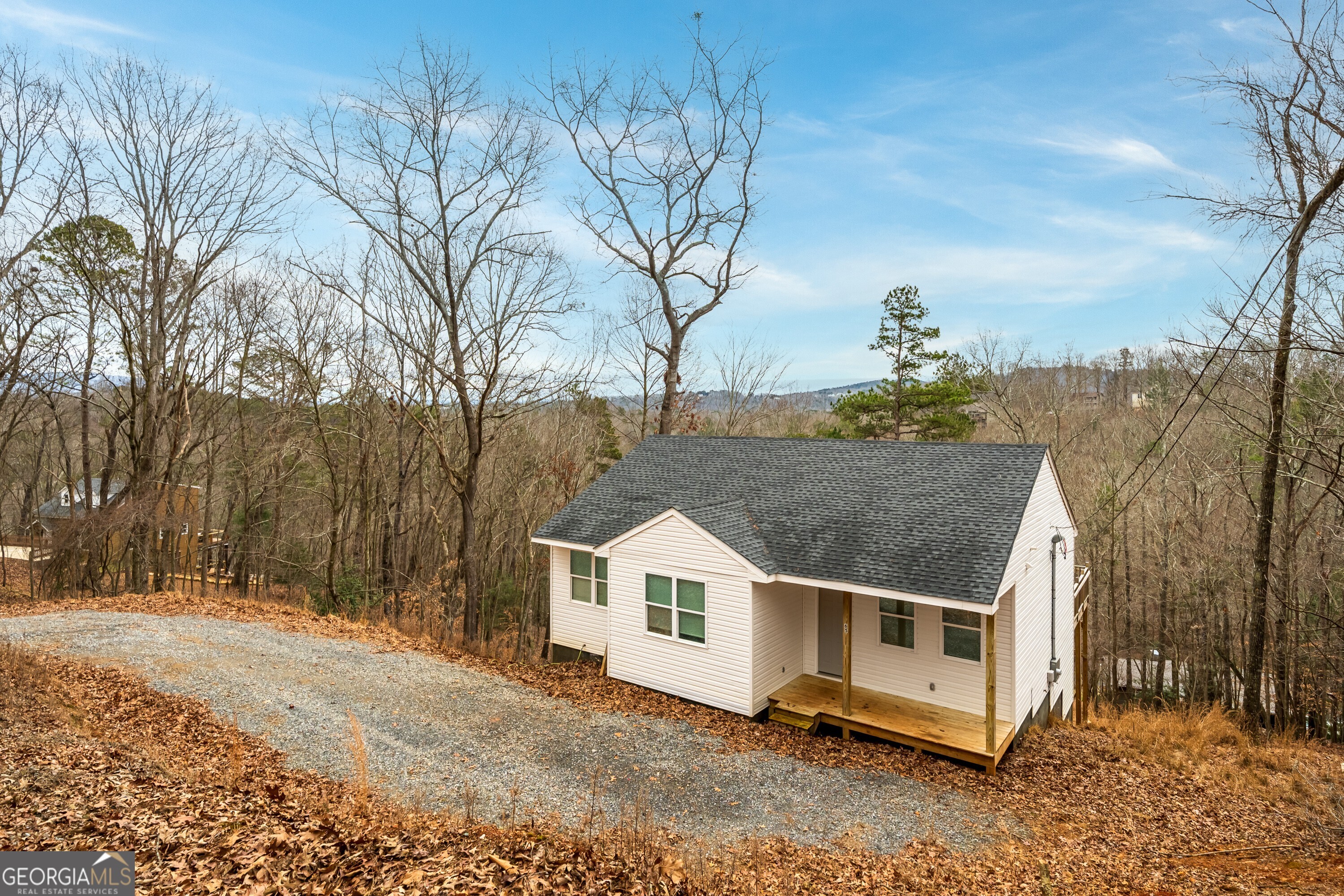 657 Summit LN