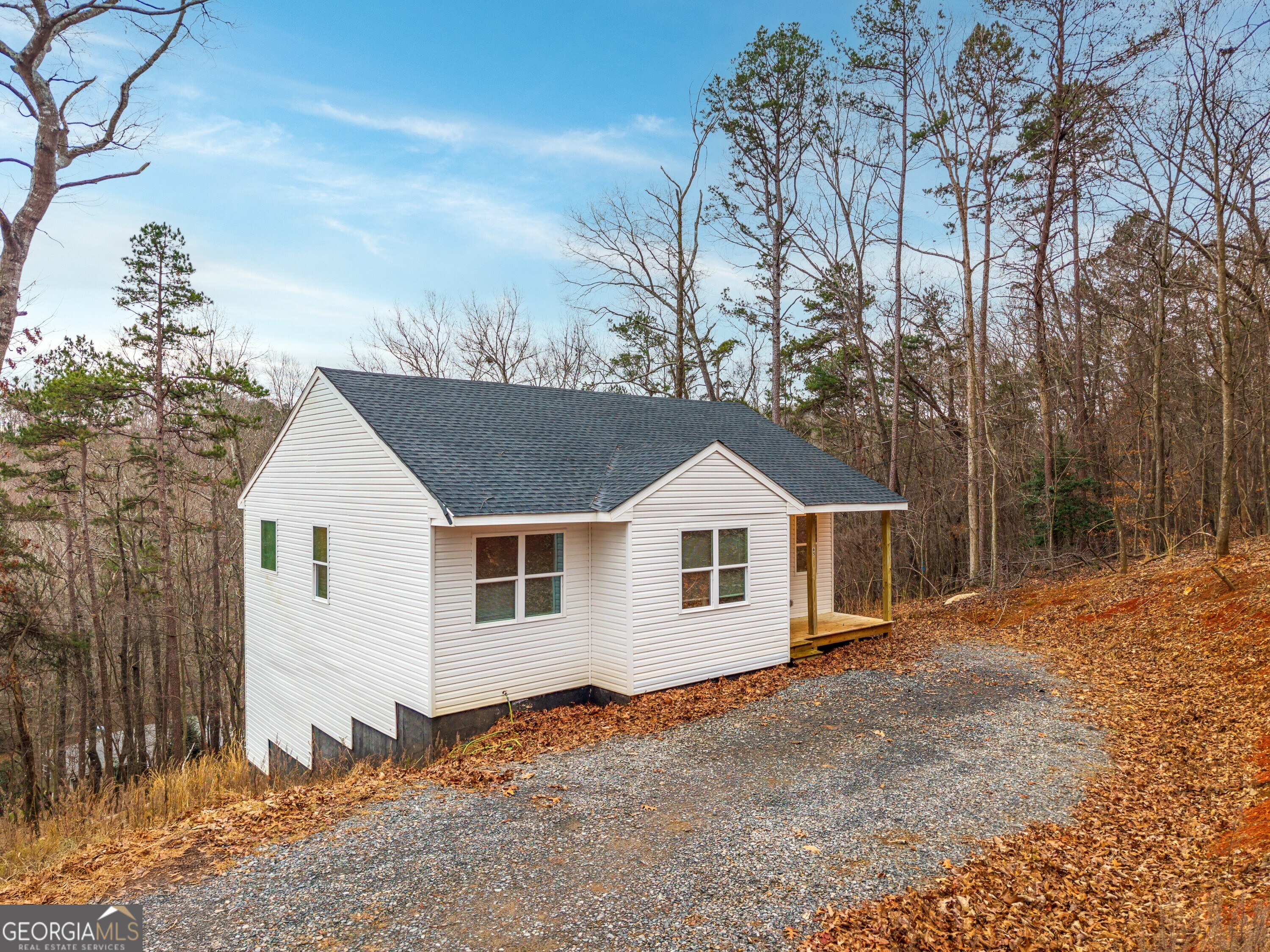 657 Summit LN