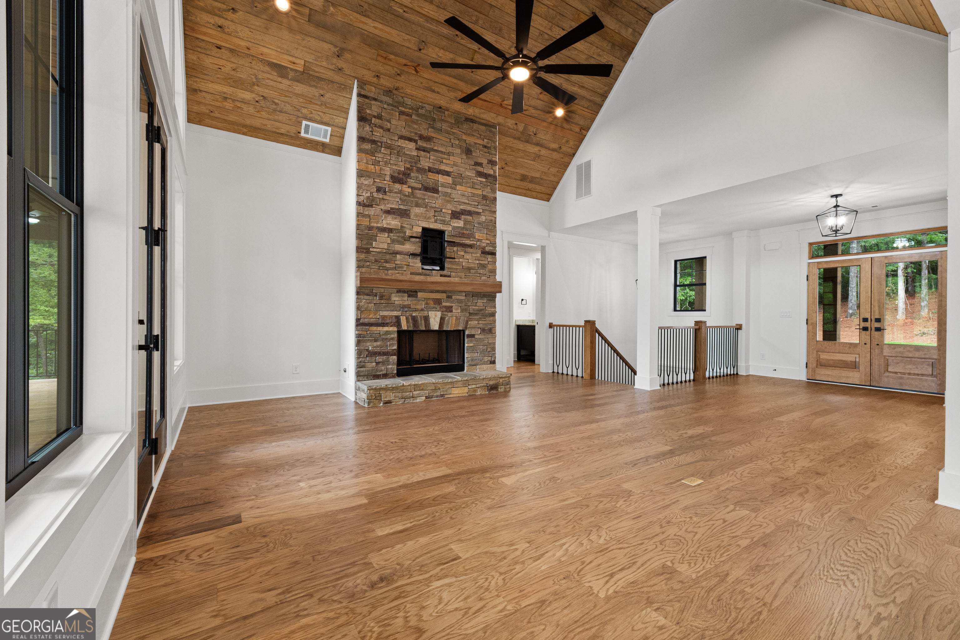 681 Warren RD