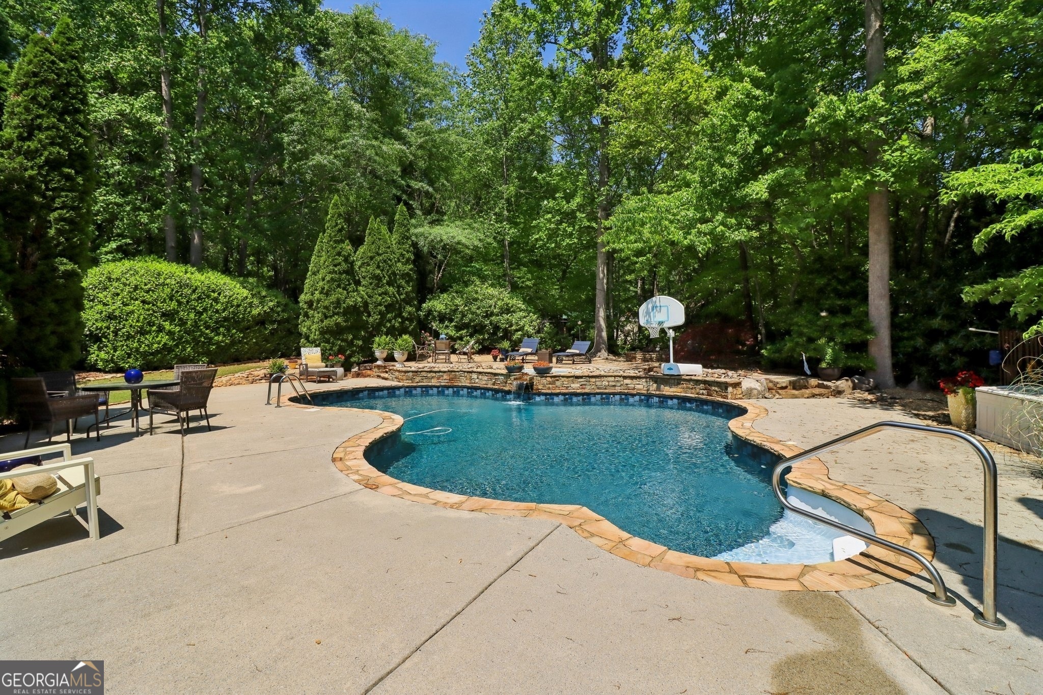 121 Ridge View DR