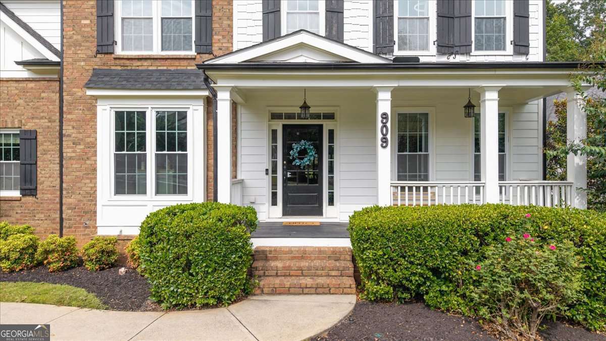 909 Landsdowne CV