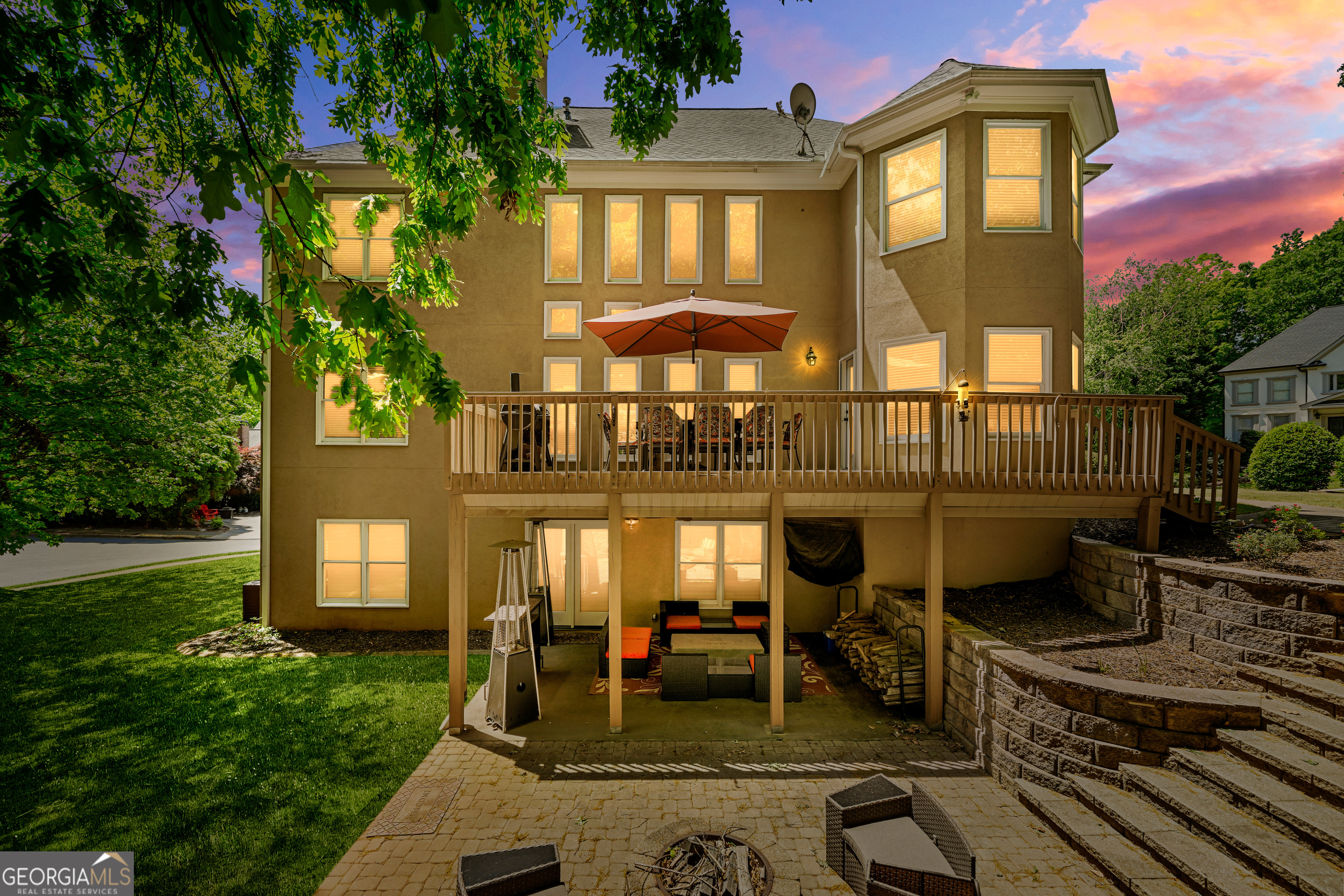 990 Autumn Close