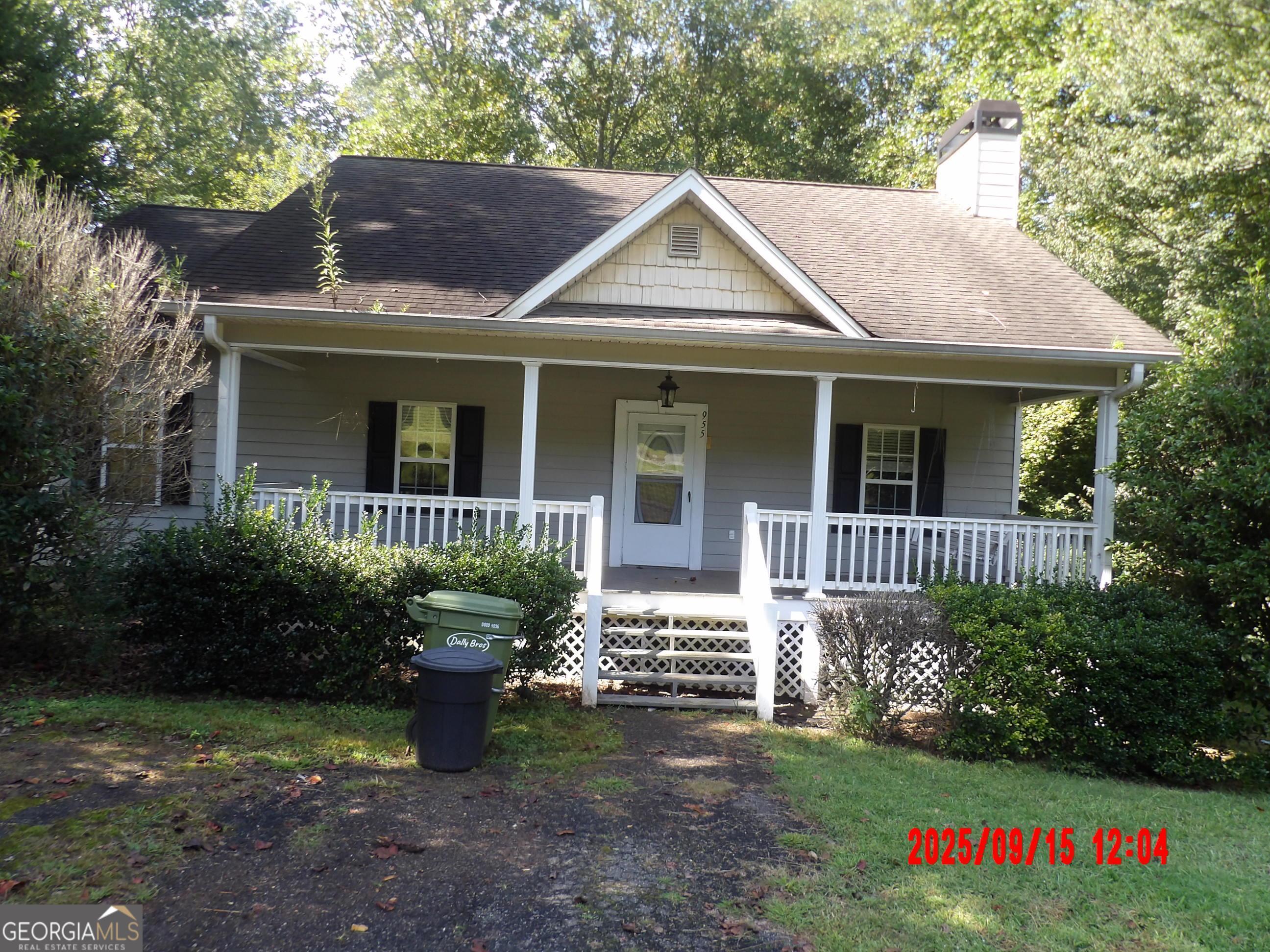Cute single level house on an acre lot. This house features a large master bedroom with a split vanity bathroom layout, a kitchen with an eating bar, a large pantry and separate laundry room. It has a good sized shed and a tall crawlspace with outside access to allow for more storage. Come see this one today!