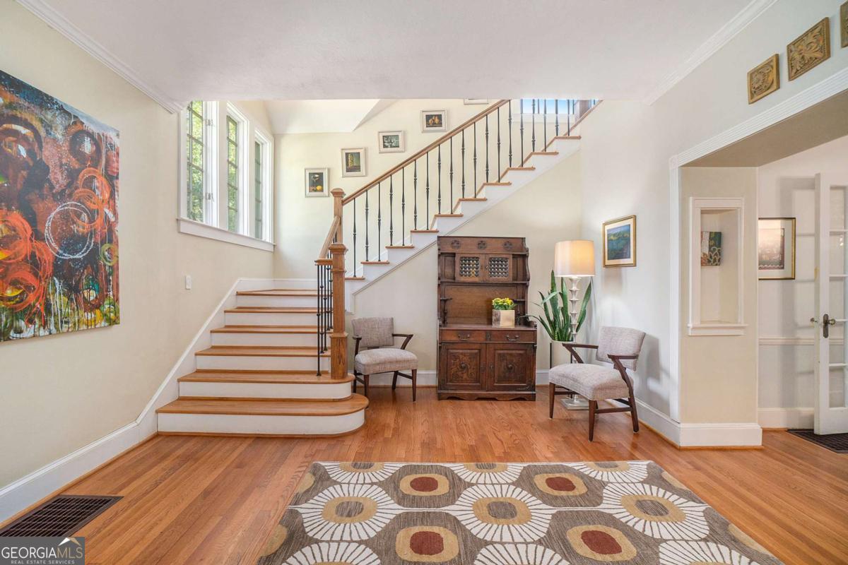 937 E Rock Springs RD NE