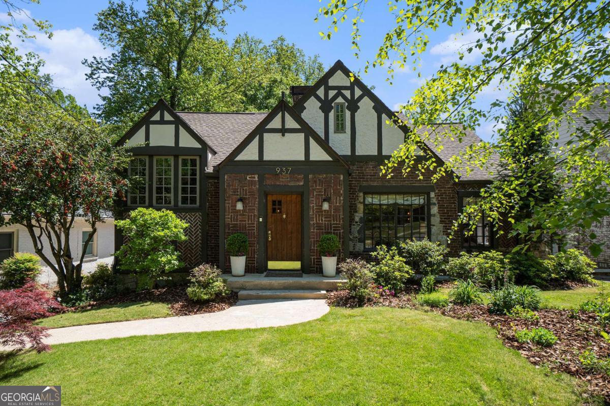 937 E Rock Springs RD NE