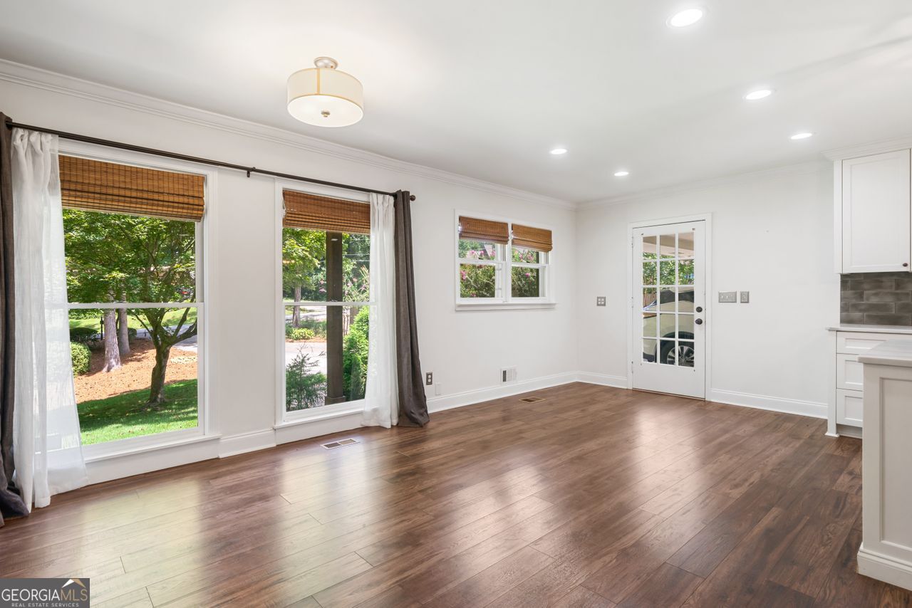 2000 Westwood CIR SE