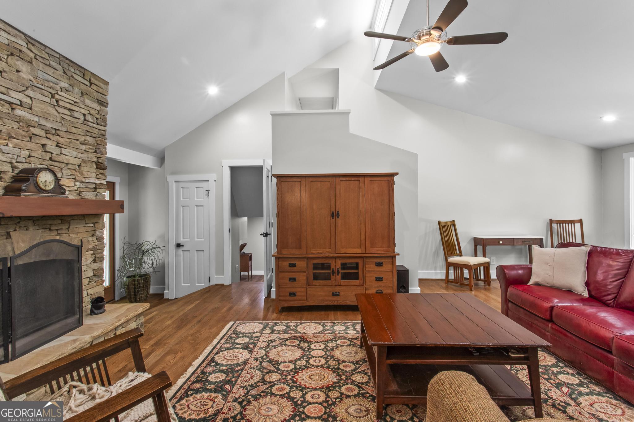 970 Pine Grove Pointe DR