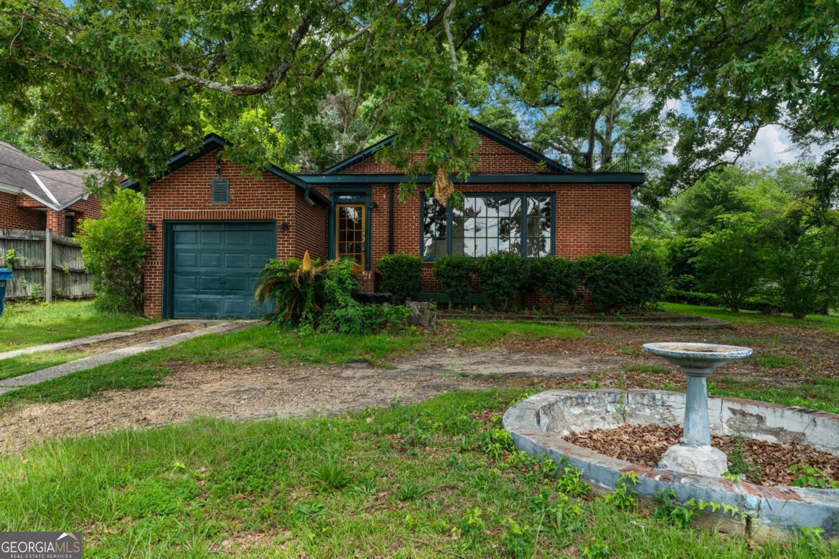 3105 Woodlawn AVE