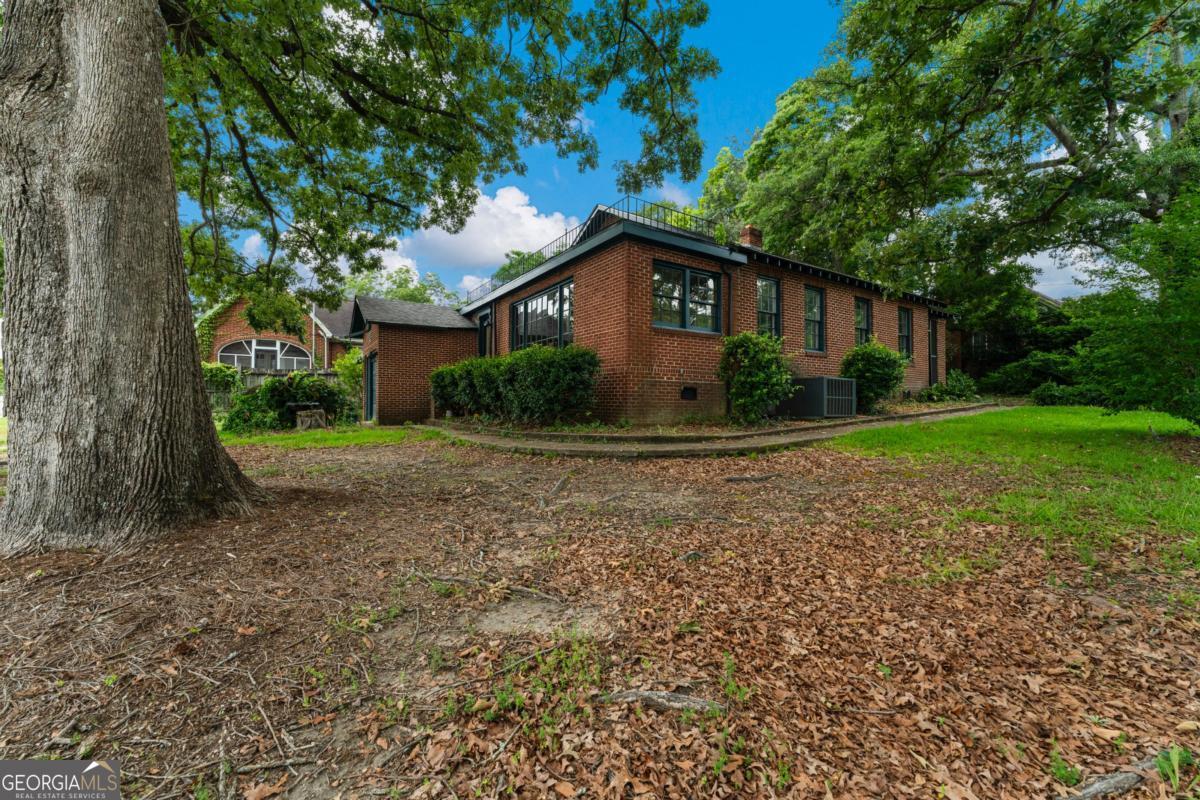 3105 Woodlawn AVE