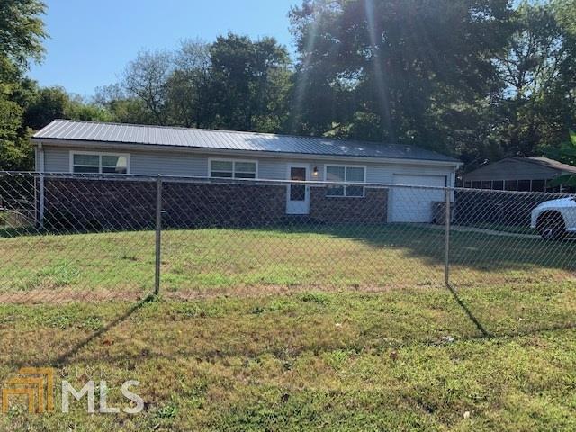 Cozy 3Bedroom/1Bathroom ranch with minutes access to I-75, I-675, shopping and airport.