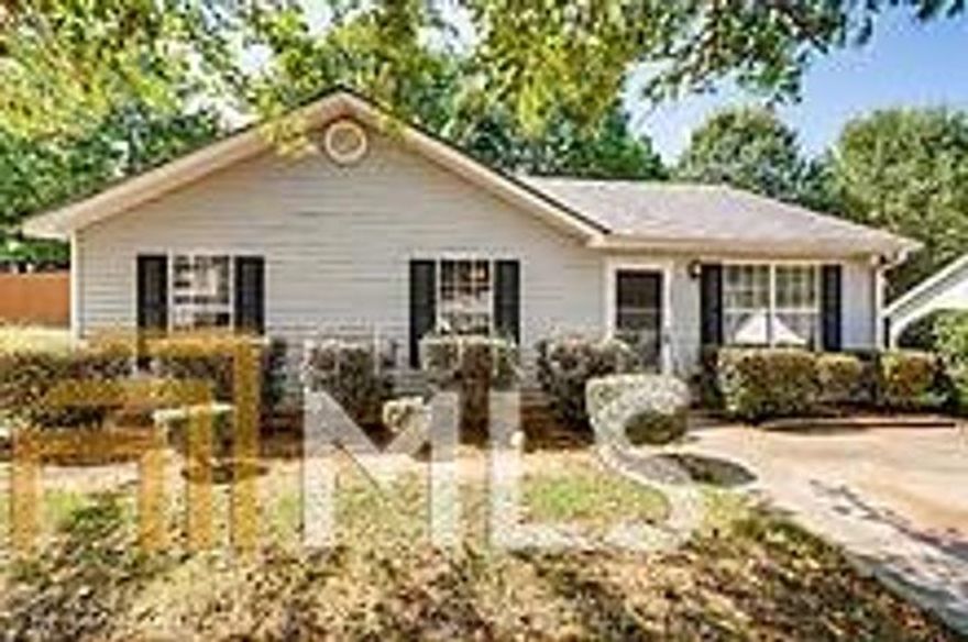 Lovely, 3 bedroom, 1 bath. Move in Ready Ranch style home in Ellenwood! Perfect for a 1st time home buyer. Generous sized kitchen, bright&airy family room, nice size beds&closet space. Spacious backyard with privacy fence&storage shed. Great for entertaining.  Walk to  Marta bus stop. Close to shopping&restaurants. Parks nearby. 25 mins to Hartfield ATL Air. Don't miss this one!
