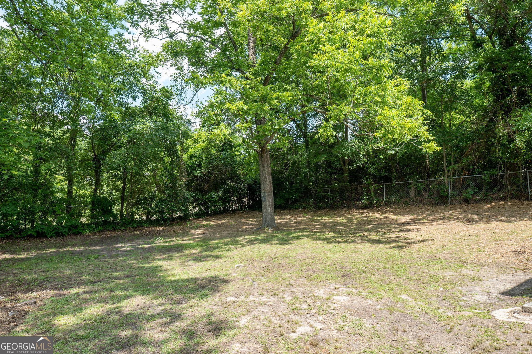 1156 Clinton RD