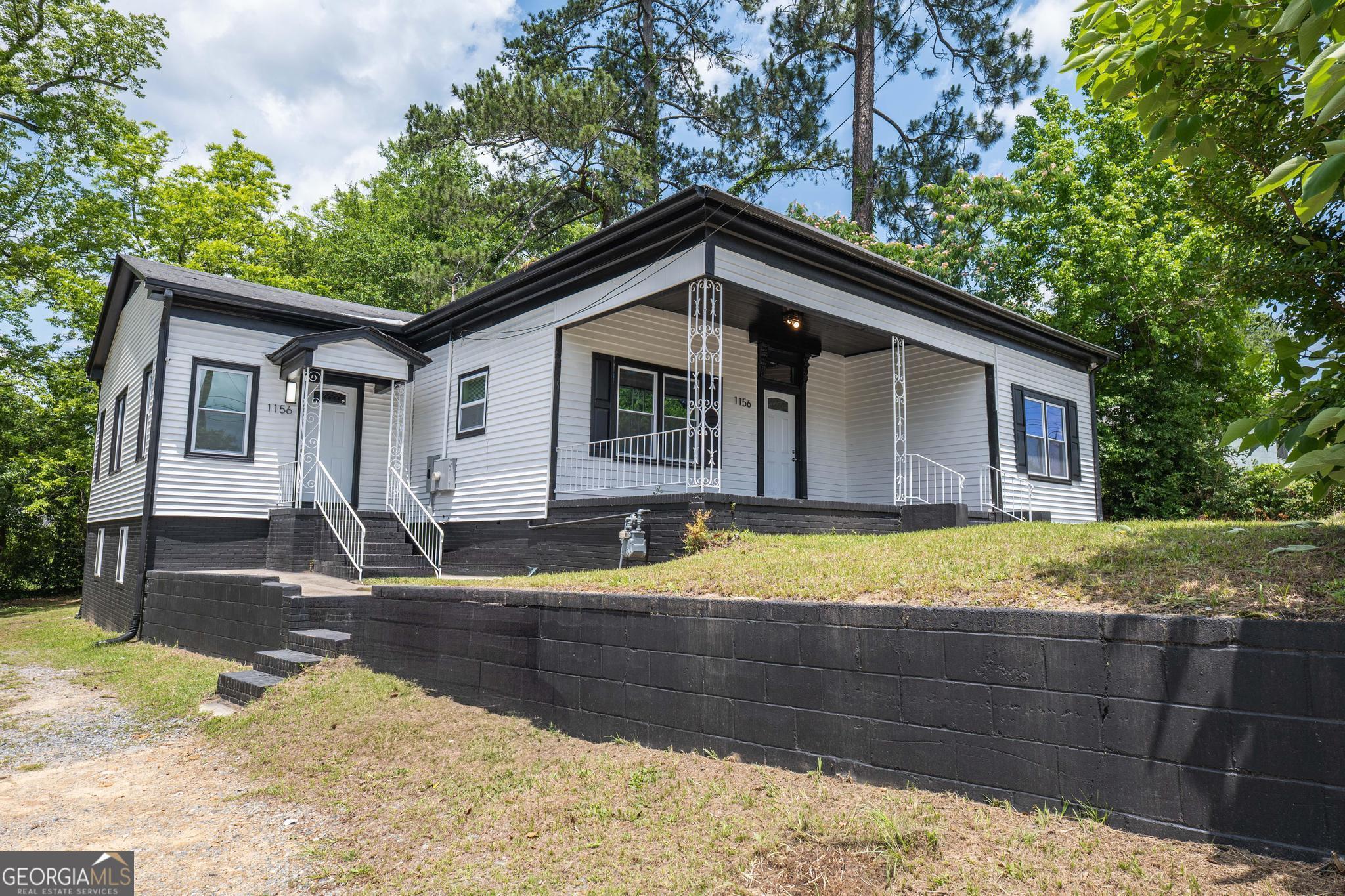 1156 Clinton RD