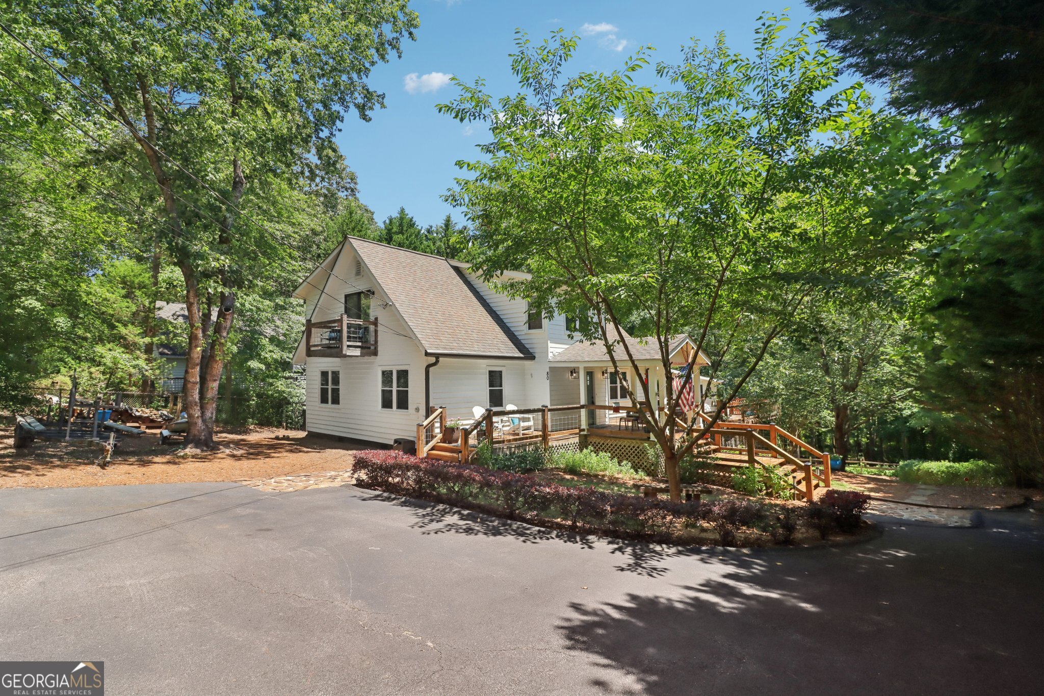 80 Eastview DR