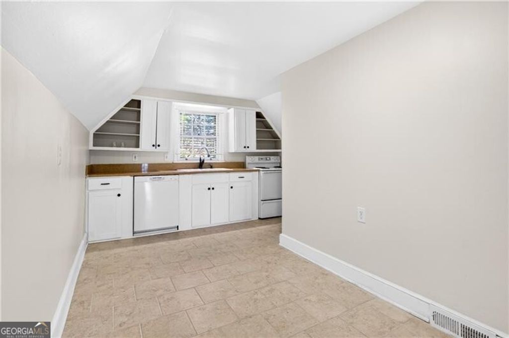 Photo of 613 Pelham Road NE, Atlanta, GA 30324 (MLS # 10753547)