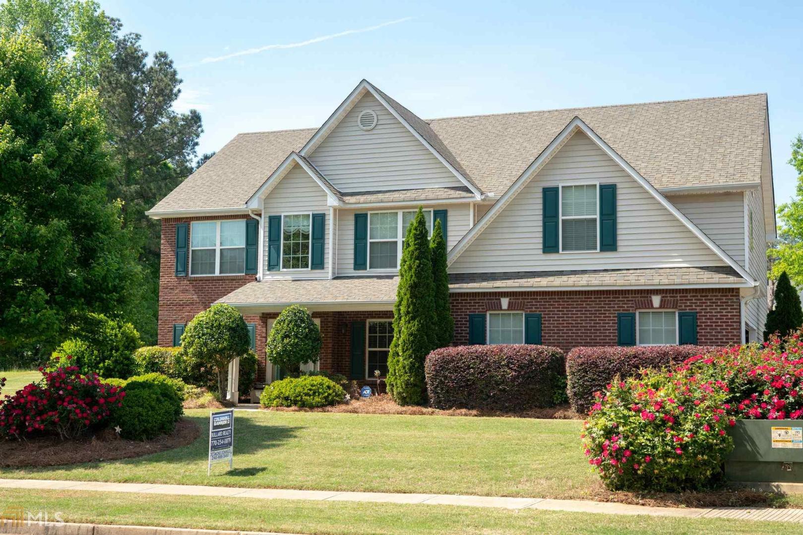** MAGNIFICENT** Executive Level 5BR/3BA Home in a Swim/Tennis, Clubhouse, and Playground Community. Beautifully Landscaped on a corner lot in an Award Winning Sch Dist. ONLY minutes from Dining, Shopping, Tanger Outlet, I-75 and Downtown. Jaw-Dropping 2 Story Foyer, Separate Formal Living Rm, Formal Dng Rm, Huge Kitchen with Breakfast Area, Stylish Upgrades... Stainless Steel Appliances and much more….. Watch Family Play /Hang out in the Great Rm w/Fireplace while cooking Dinner, Luxurious Master Suite w/2 Huge walk in closets. Spacious 3BR on the Upper Level plus a Huge Theater/Media Rm and a Guest Suite on the main. 2 Car Garage with Plenty of Storage or a 3rd Car/Motorcycles. Enjoy Large Patio in the privacy of your professionally landscaped backyard.