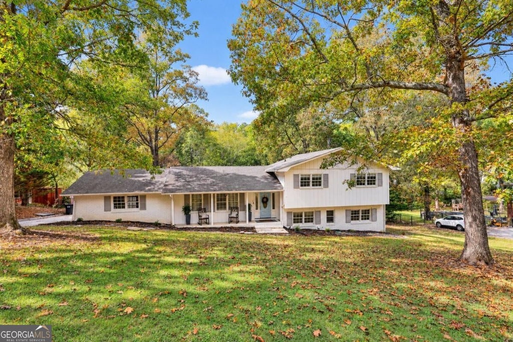 Photo of 301 Lake Drive SE, Calhoun, GA 30701 (MLS # 10875734)