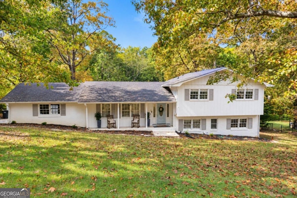 Photo of 301 Lake Drive SE, Calhoun, GA 30701 (MLS # 10875734)