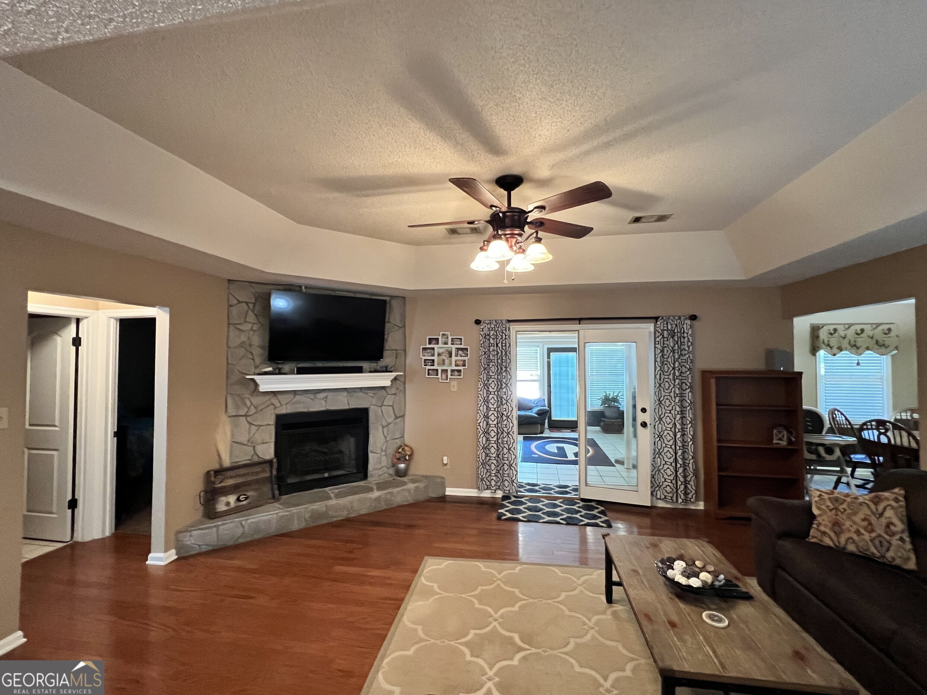 1114 N Houston Lake RD