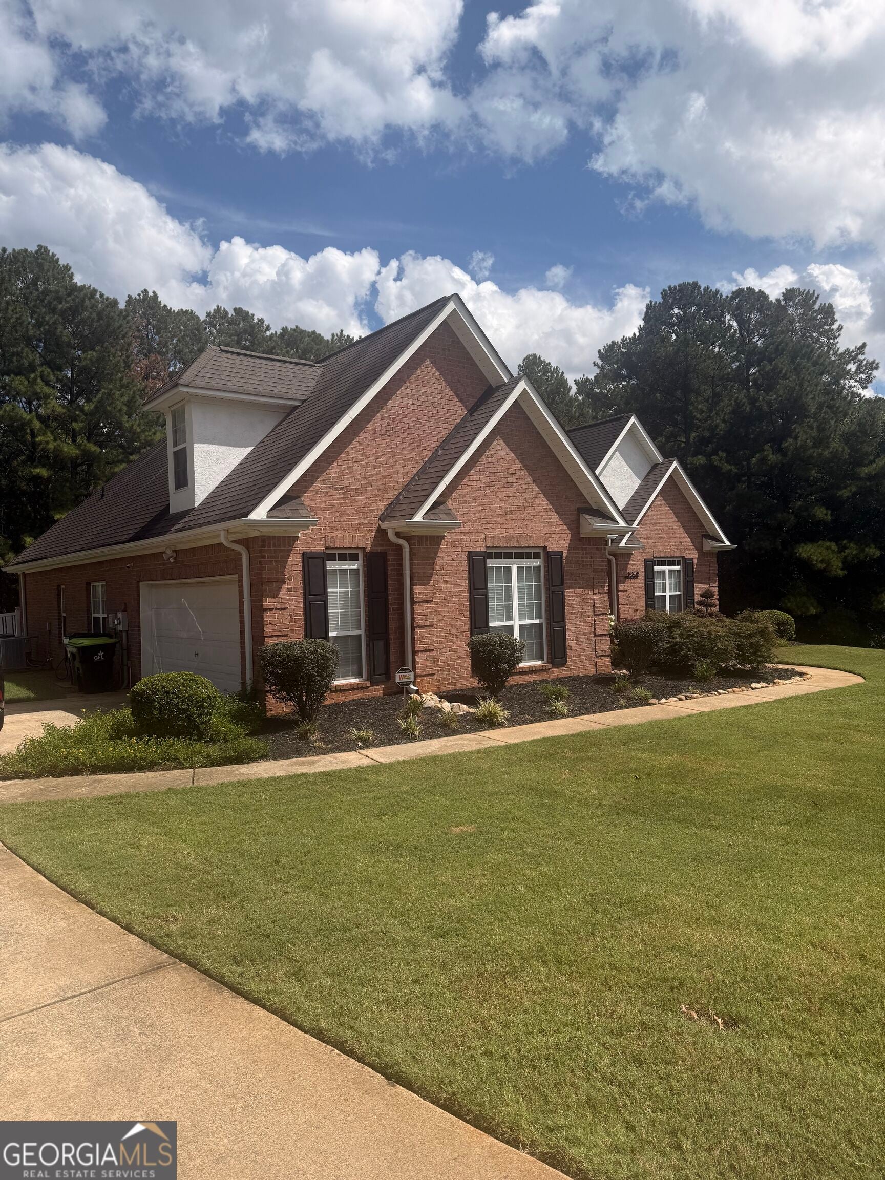1008 Elaine CT
