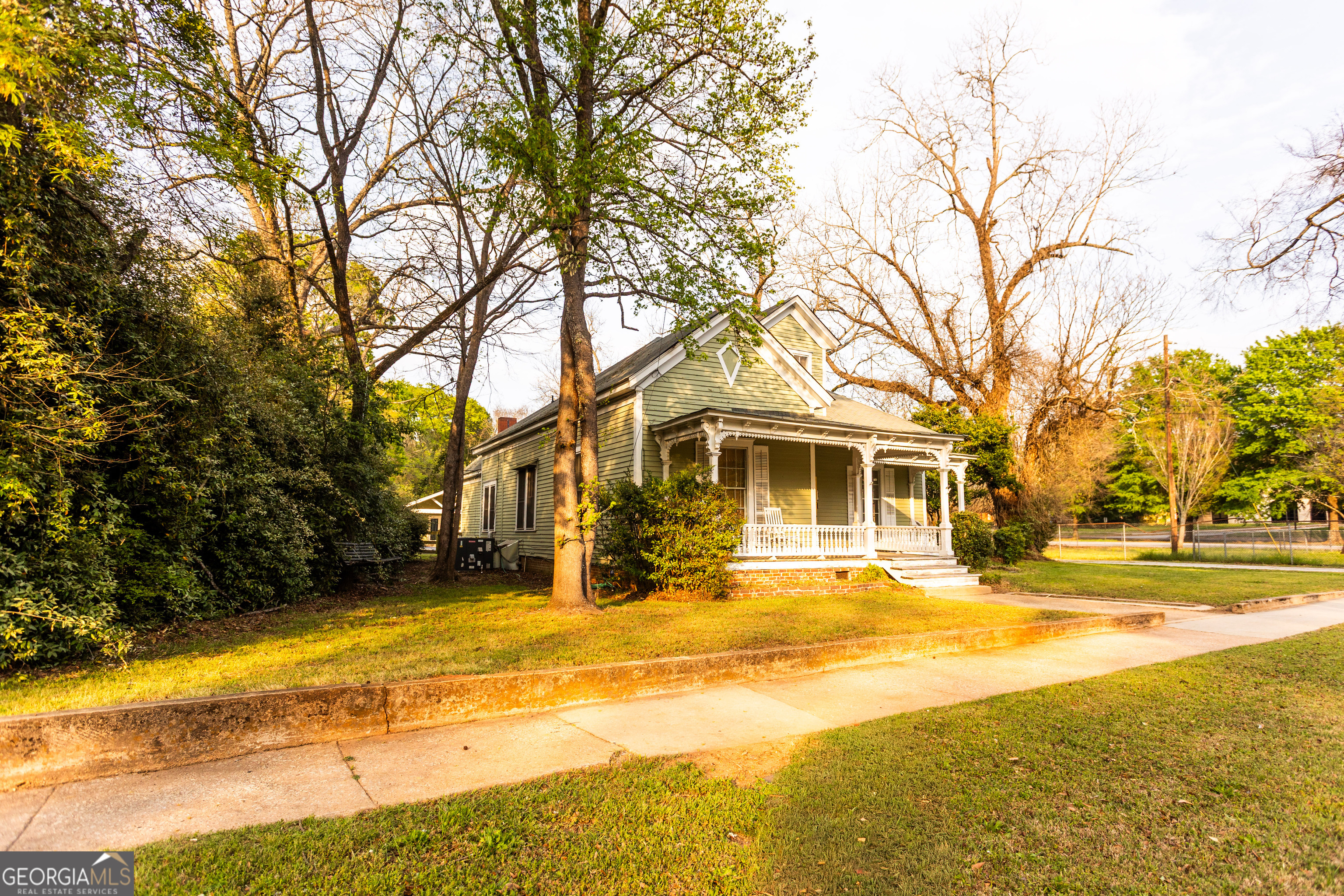 296 W Hightower TRL