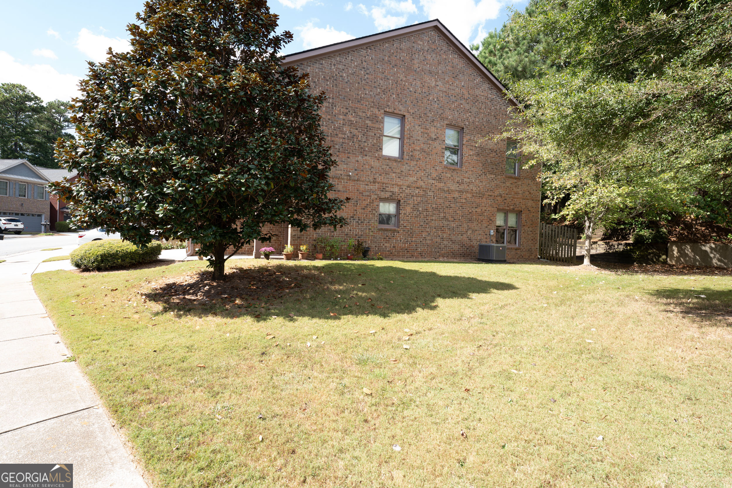 1665 Oakbrook Lake DR