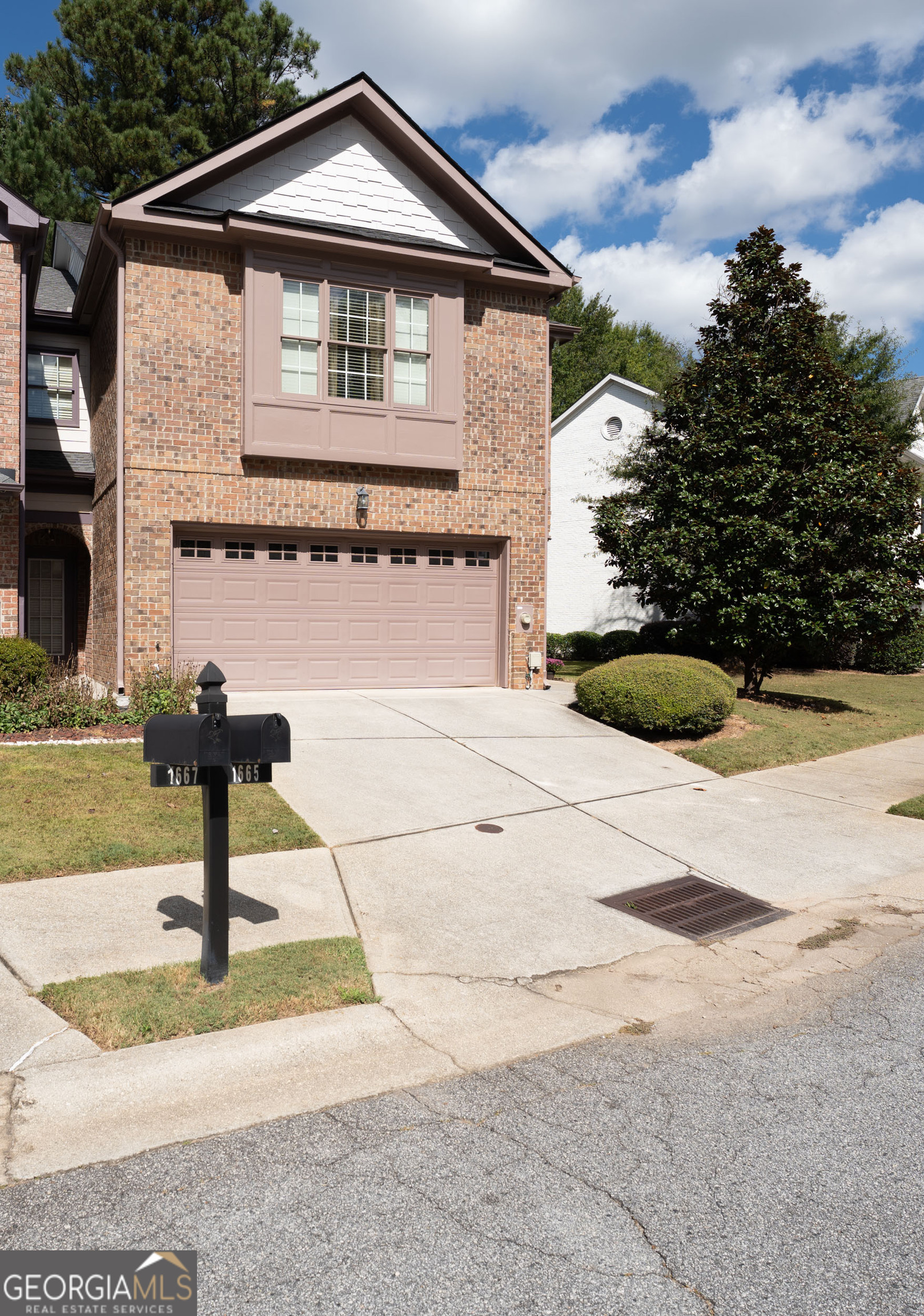 1665 Oakbrook Lake DR