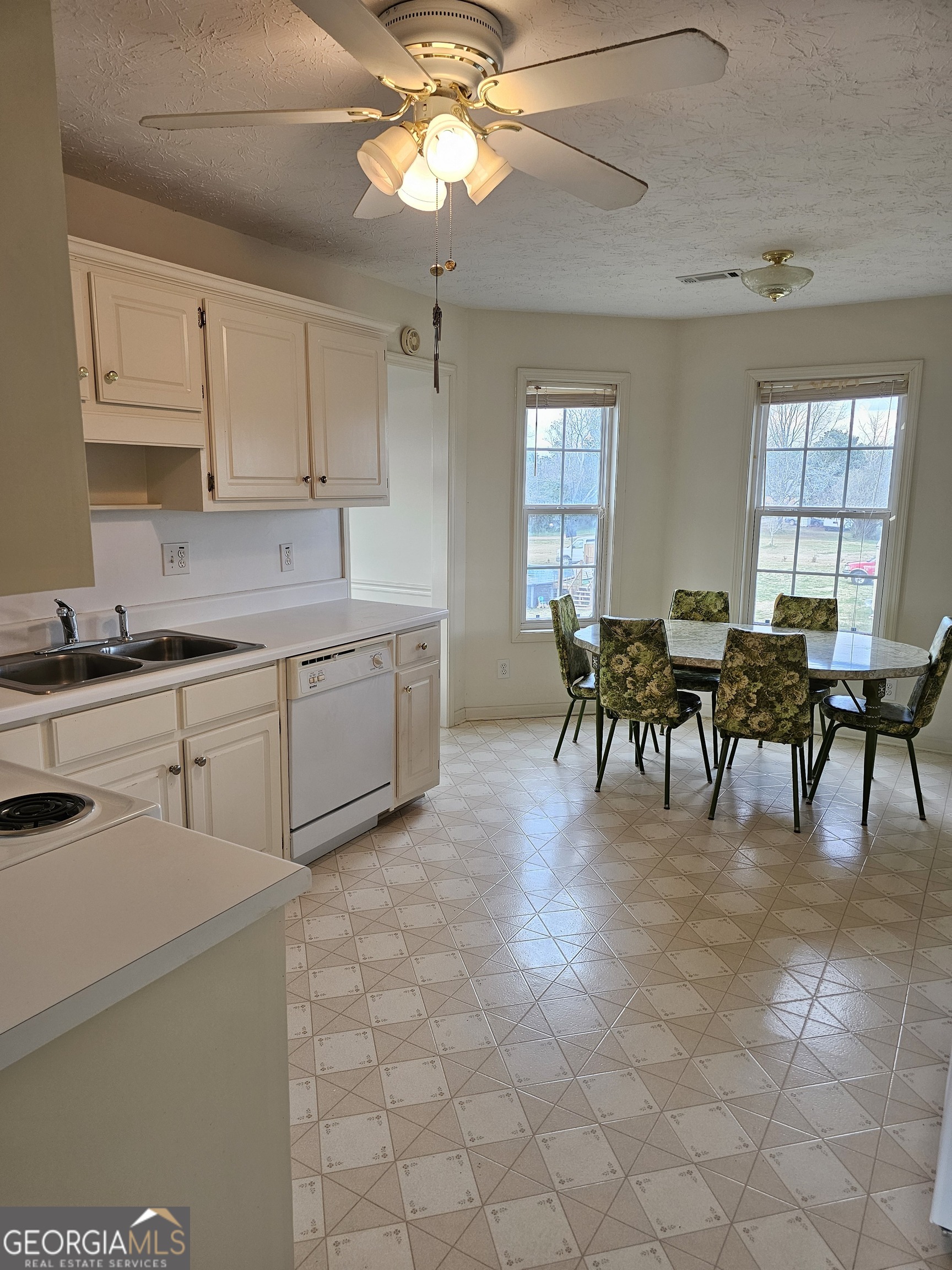 Snellville, Georgia 30039, United States, 3 Bedrooms Bedrooms, ,2 BathroomsBathrooms,Residential,Active,80529