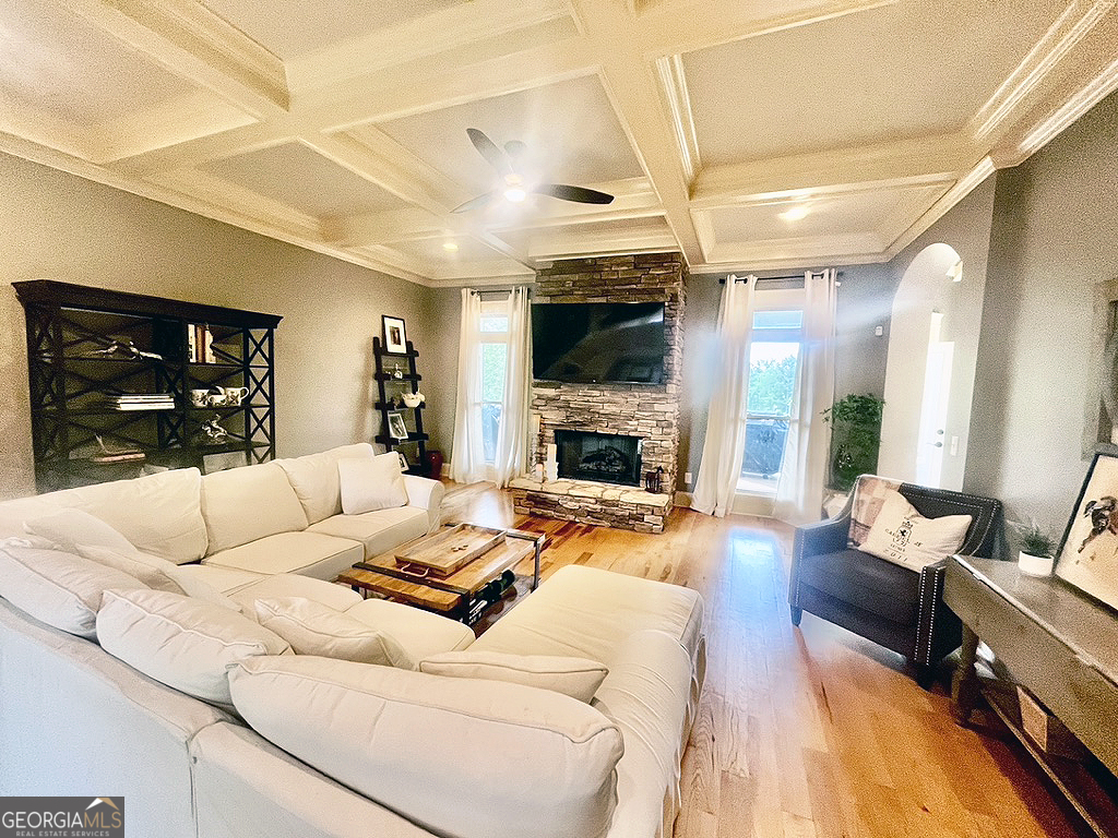 95 Hunters LN
