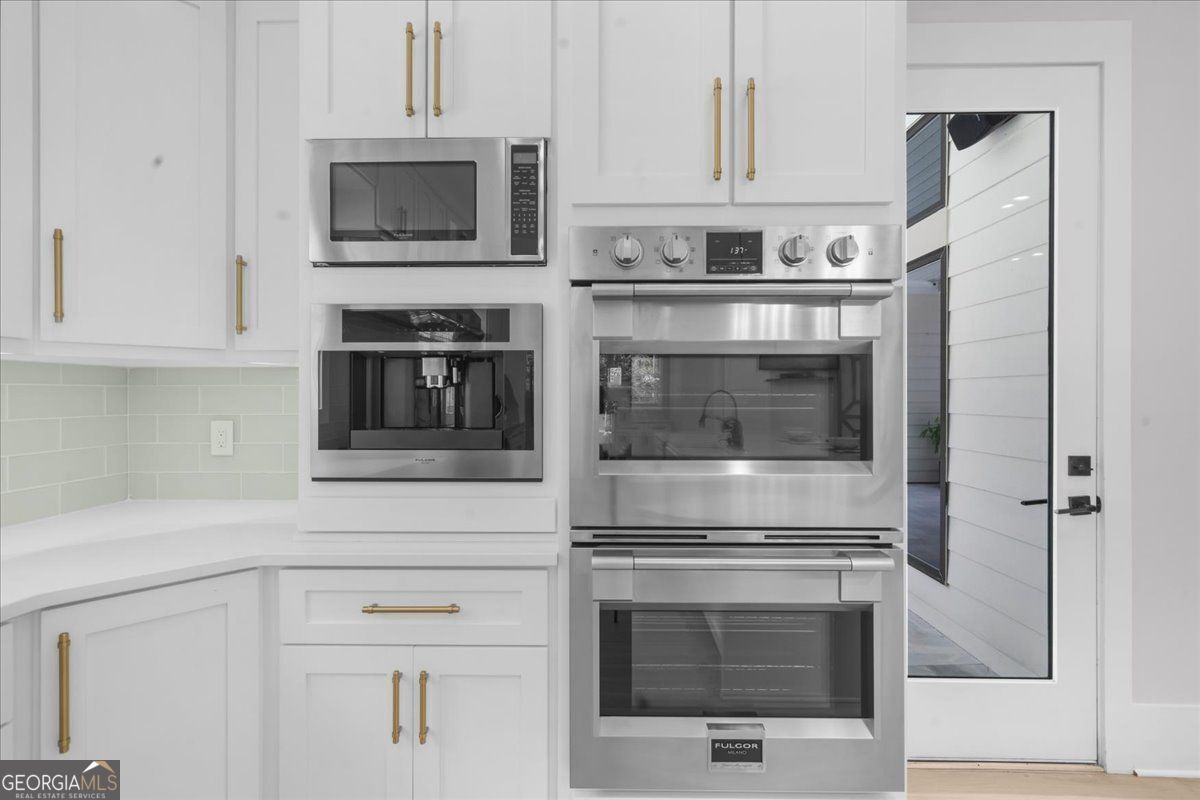 Loganville, Georgia 30052, United States, 5 Bedrooms Bedrooms, ,6 BathroomsBathrooms,Residential,Pending,132217