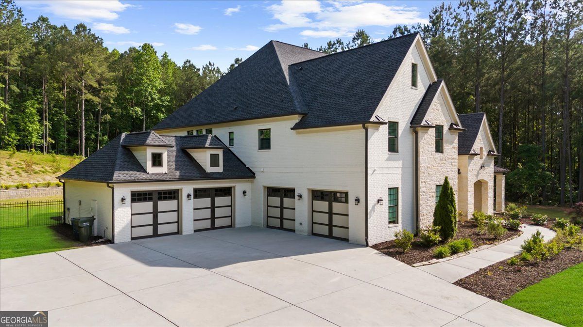 Loganville, Georgia 30052, United States, 5 Bedrooms Bedrooms, ,6 BathroomsBathrooms,Residential,Pending,132217