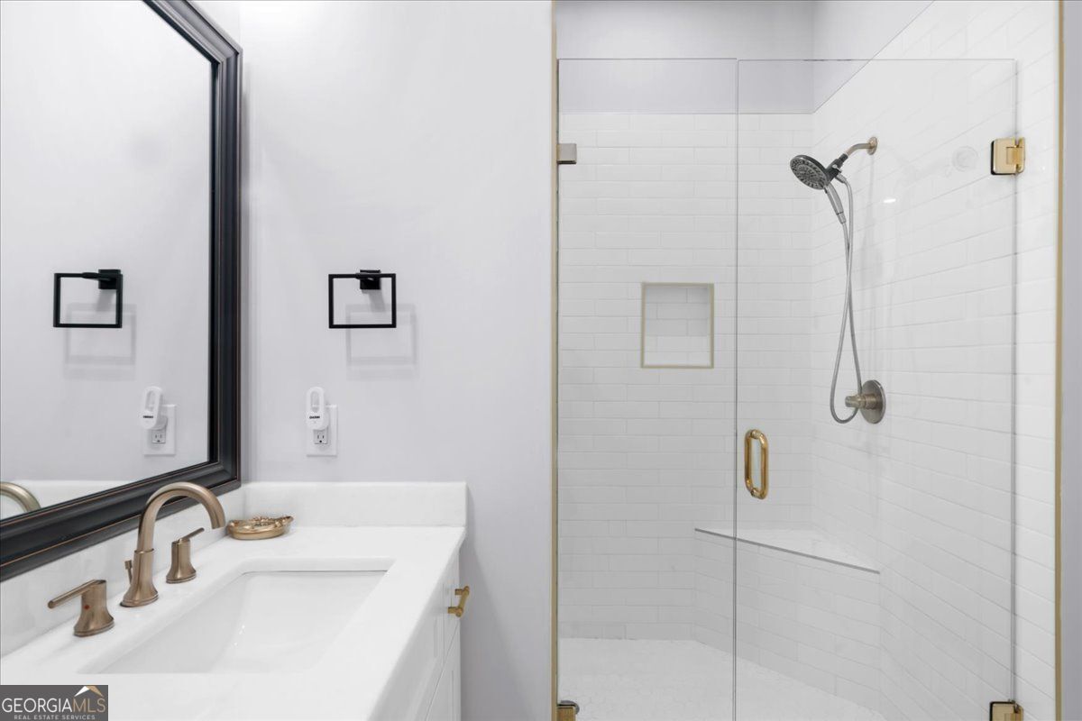 Loganville, Georgia 30052, United States, 5 Bedrooms Bedrooms, ,6 BathroomsBathrooms,Residential,Pending,132217