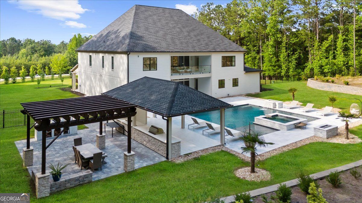 Loganville, Georgia 30052, United States, 5 Bedrooms Bedrooms, ,6 BathroomsBathrooms,Residential,Pending,132217