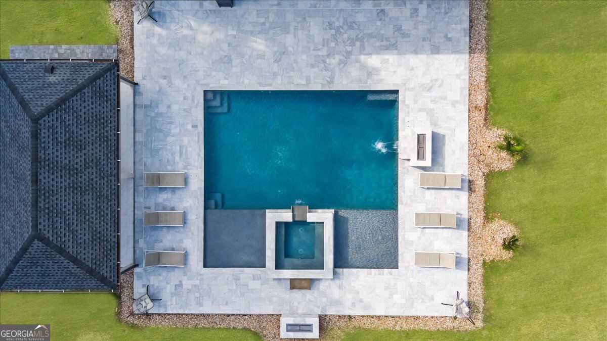 Loganville, Georgia 30052, United States, 5 Bedrooms Bedrooms, ,6 BathroomsBathrooms,Residential,Pending,132217