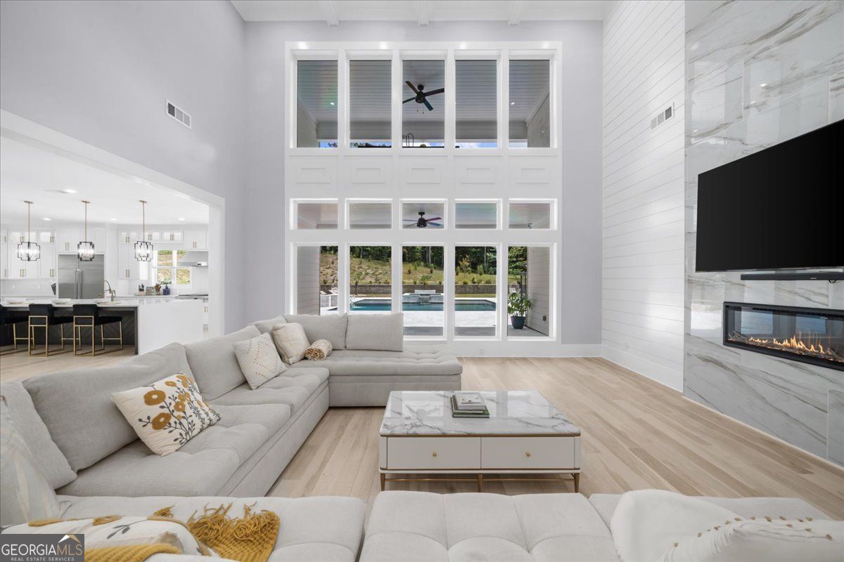 Loganville, Georgia 30052, United States, 5 Bedrooms Bedrooms, ,6 BathroomsBathrooms,Residential,Pending,132217