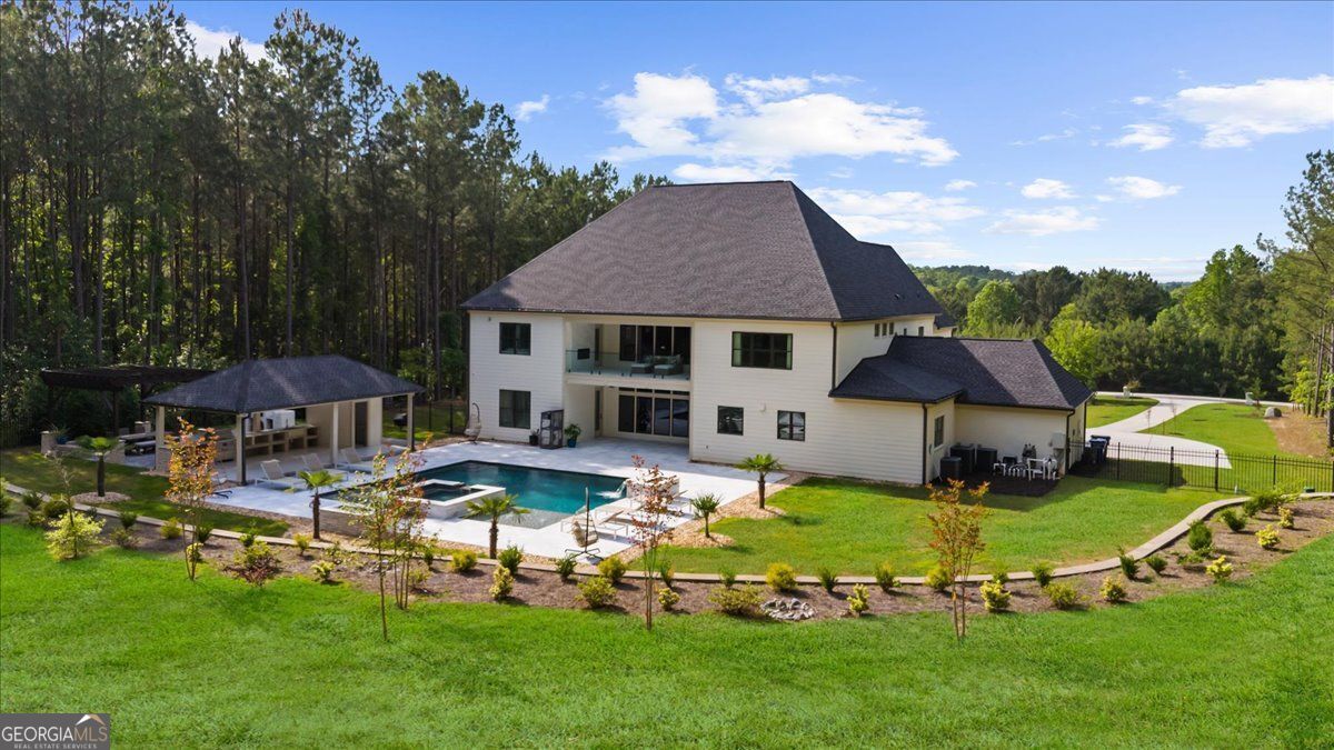 Loganville, Georgia 30052, United States, 5 Bedrooms Bedrooms, ,6 BathroomsBathrooms,Residential,Pending,132217