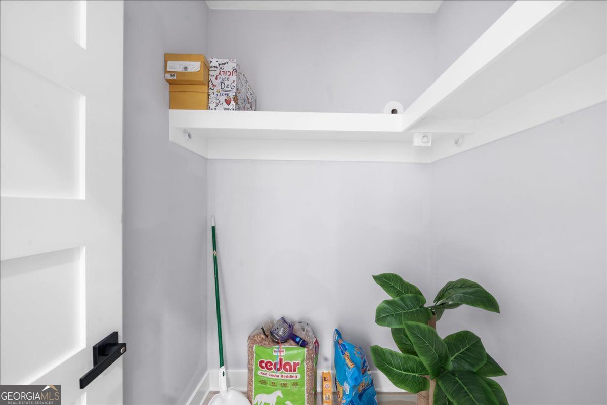 Loganville, Georgia 30052, United States, 5 Bedrooms Bedrooms, ,6 BathroomsBathrooms,Residential,Pending,132217