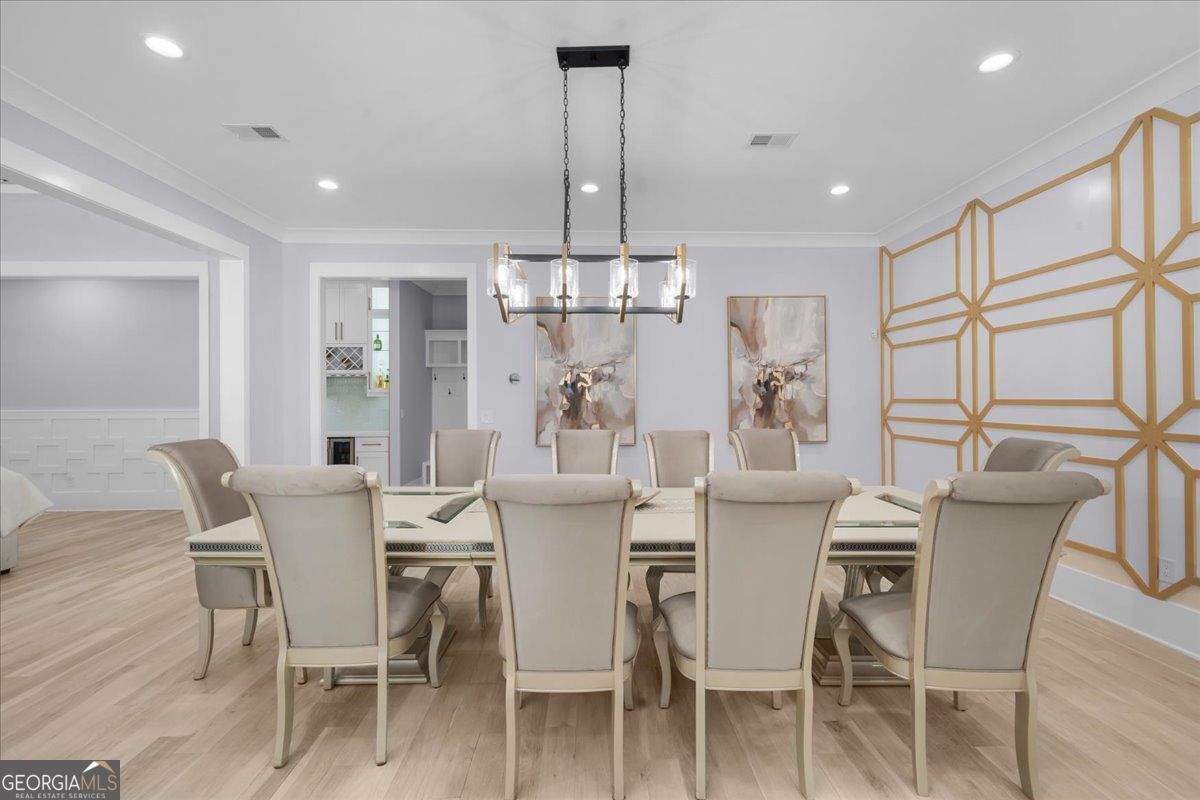 Loganville, Georgia 30052, United States, 5 Bedrooms Bedrooms, ,6 BathroomsBathrooms,Residential,Pending,132217