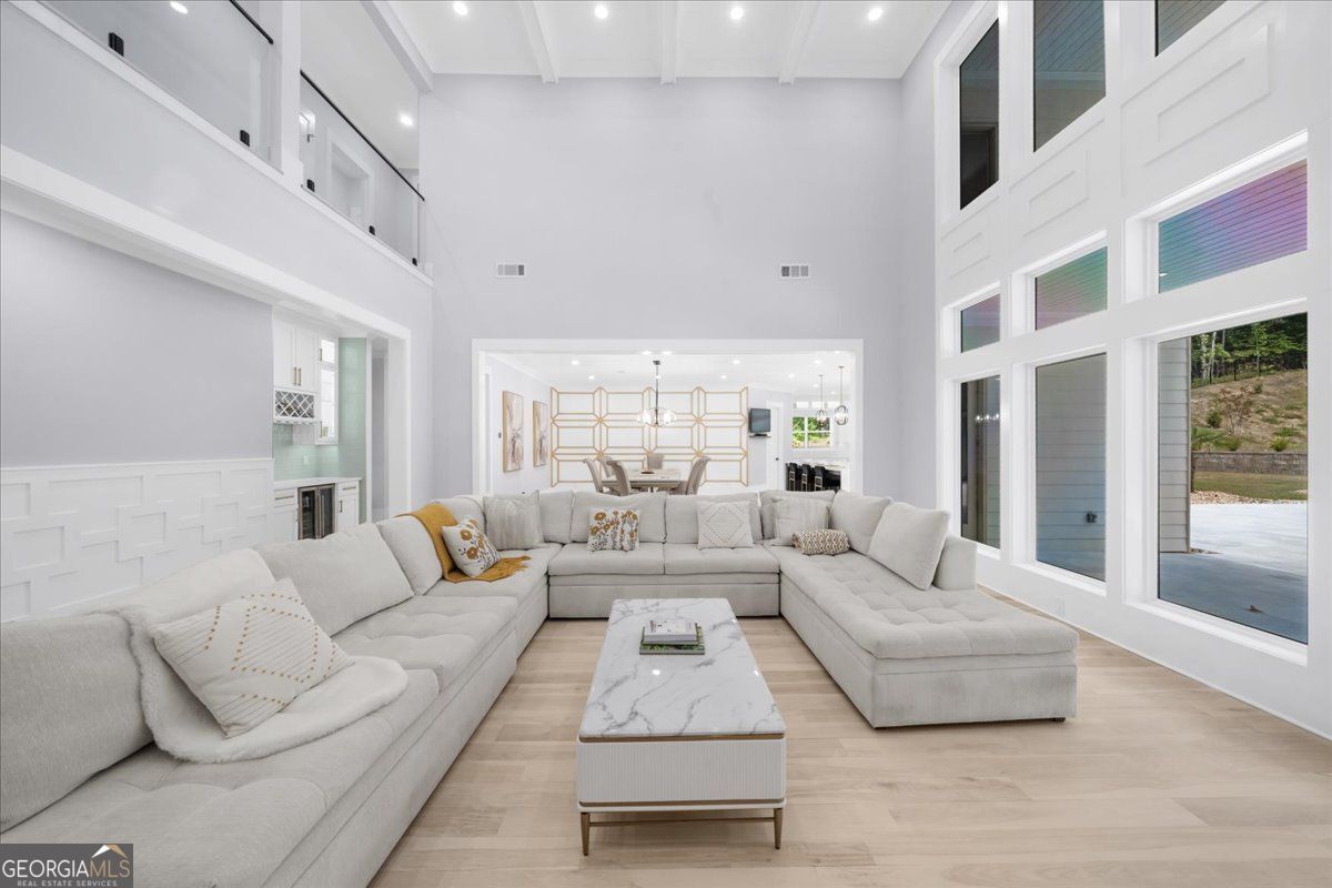 Loganville, Georgia 30052, United States, 5 Bedrooms Bedrooms, ,6 BathroomsBathrooms,Residential,Pending,132217