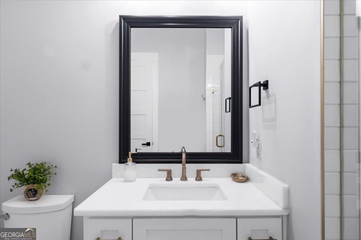 Loganville, Georgia 30052, United States, 5 Bedrooms Bedrooms, ,6 BathroomsBathrooms,Residential,Pending,132217