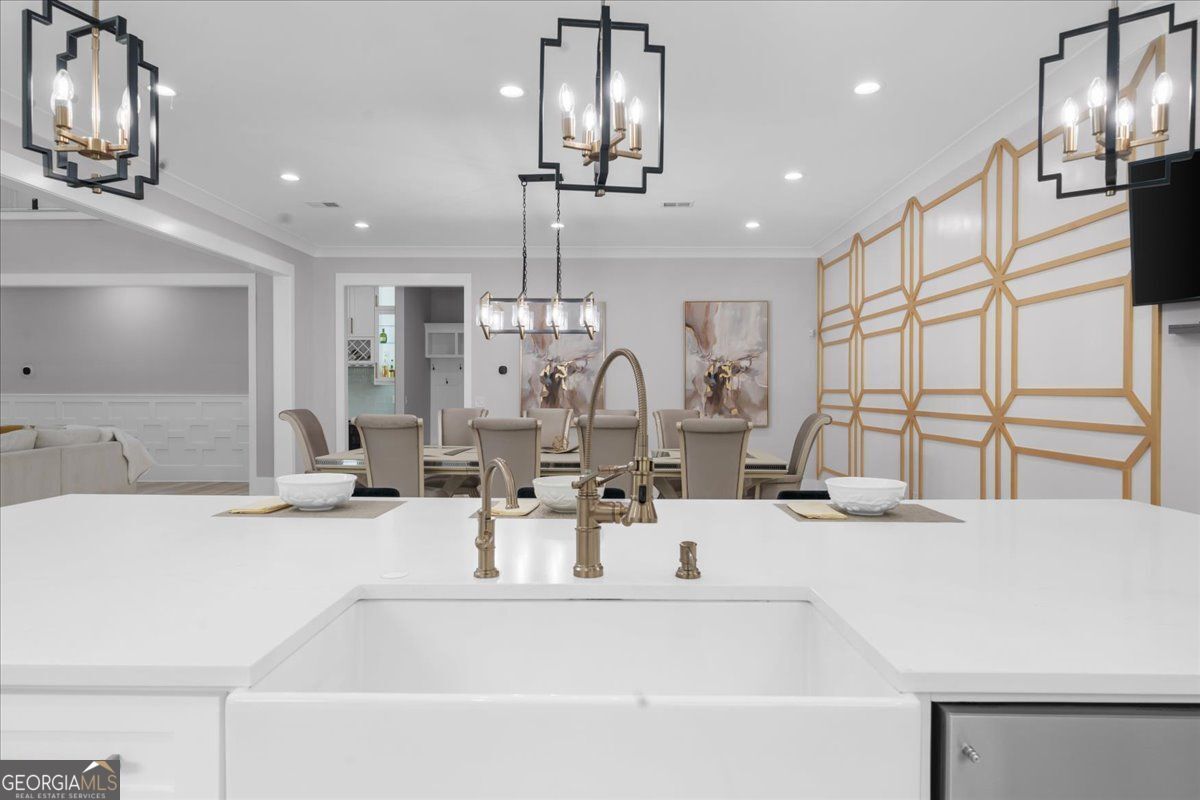 Loganville, Georgia 30052, United States, 5 Bedrooms Bedrooms, ,6 BathroomsBathrooms,Residential,Pending,132217