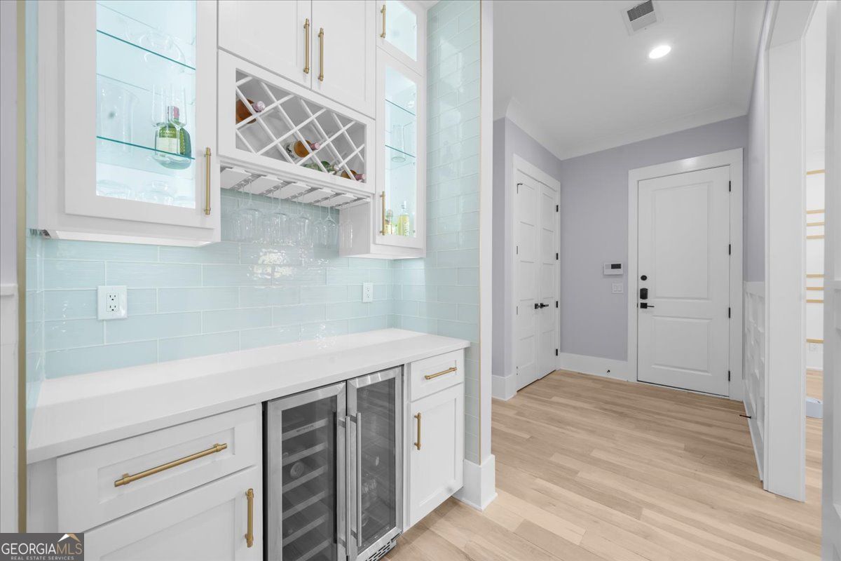 Loganville, Georgia 30052, United States, 5 Bedrooms Bedrooms, ,6 BathroomsBathrooms,Residential,Pending,132217