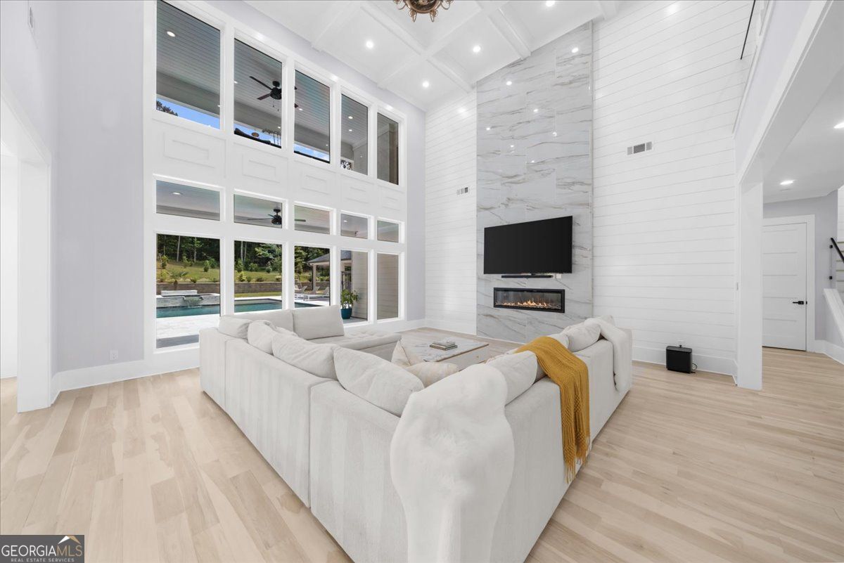 Loganville, Georgia 30052, United States, 5 Bedrooms Bedrooms, ,6 BathroomsBathrooms,Residential,Pending,132217