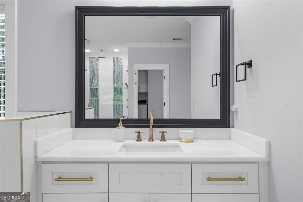 Loganville, Georgia 30052, United States, 5 Bedrooms Bedrooms, ,6 BathroomsBathrooms,Residential,Pending,132217