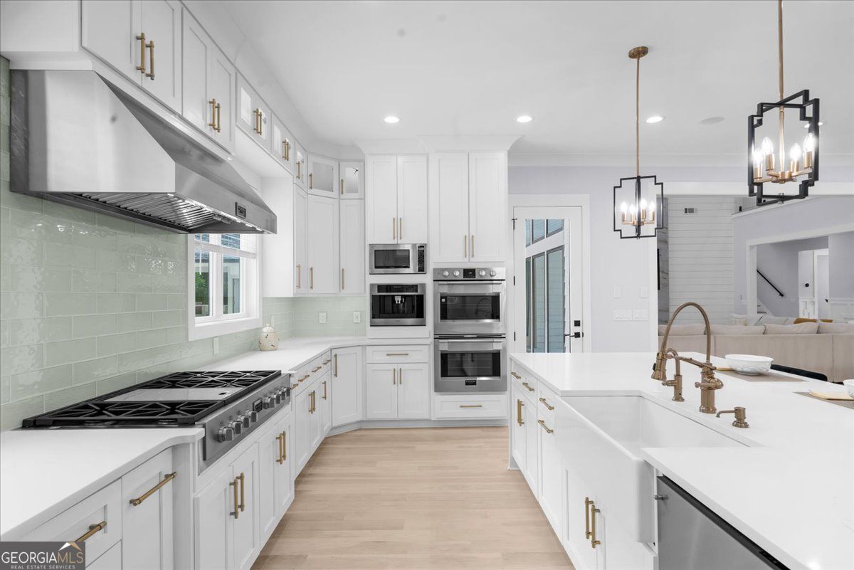 Loganville, Georgia 30052, United States, 5 Bedrooms Bedrooms, ,6 BathroomsBathrooms,Residential,Pending,132217