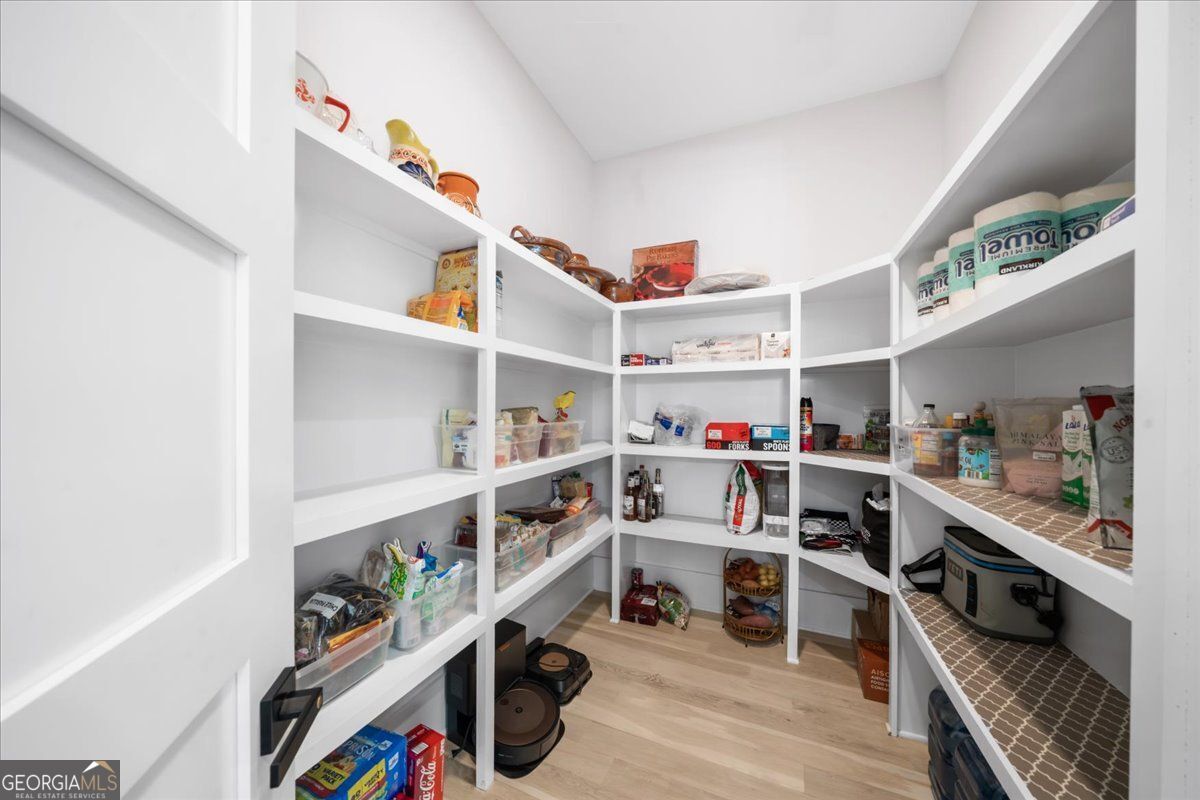 Loganville, Georgia 30052, United States, 5 Bedrooms Bedrooms, ,6 BathroomsBathrooms,Residential,Pending,132217