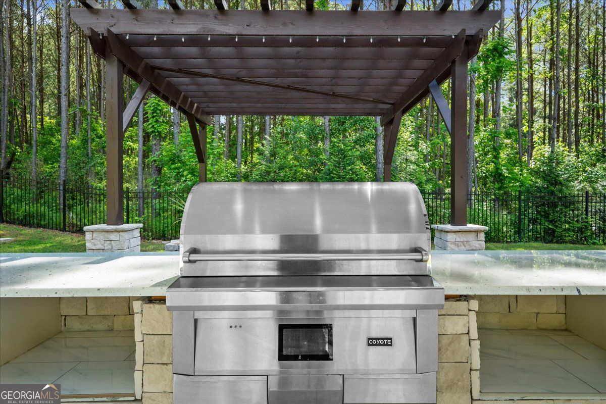 Loganville, Georgia 30052, United States, 5 Bedrooms Bedrooms, ,6 BathroomsBathrooms,Residential,Pending,132217