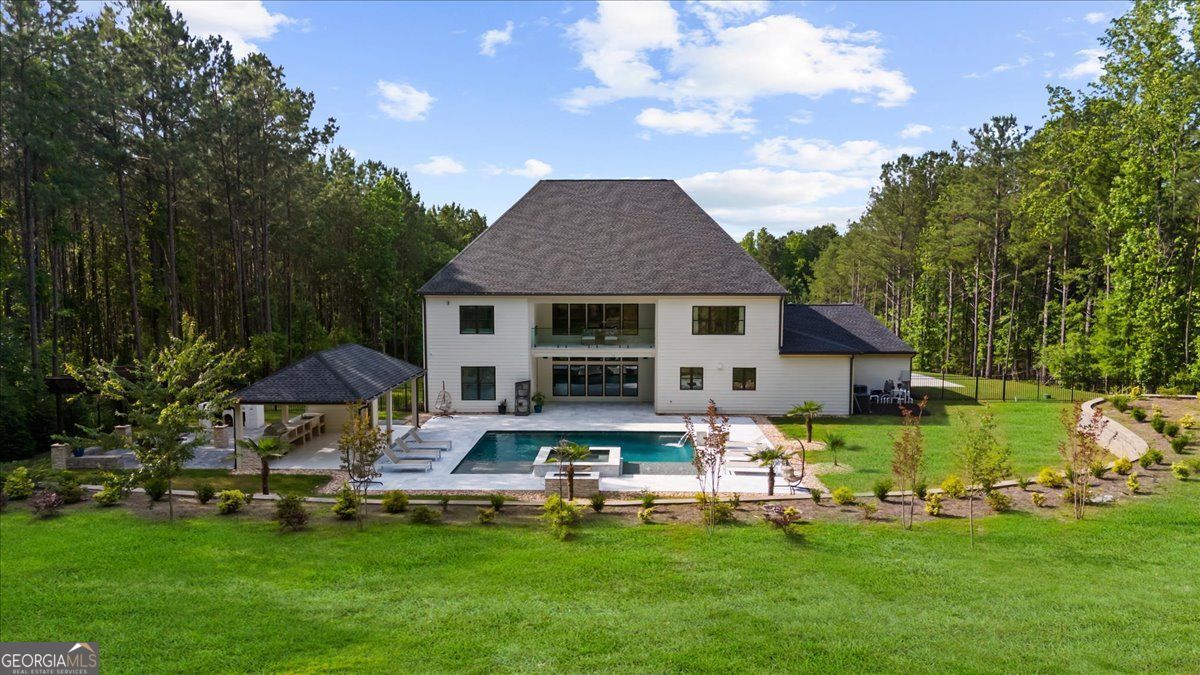 Loganville, Georgia 30052, United States, 5 Bedrooms Bedrooms, ,6 BathroomsBathrooms,Residential,Pending,132217