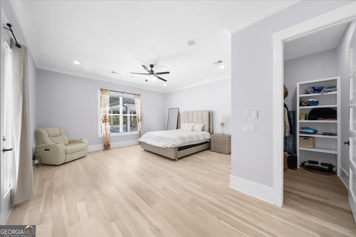 Loganville, Georgia 30052, United States, 5 Bedrooms Bedrooms, ,6 BathroomsBathrooms,Residential,Pending,132217